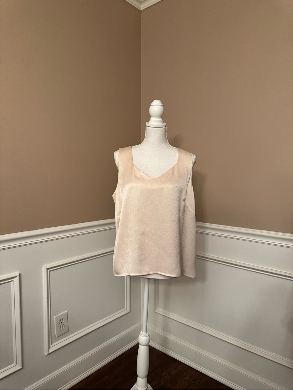 Zelda Light Blush Satin V-Neck Sleeveless Camisole
